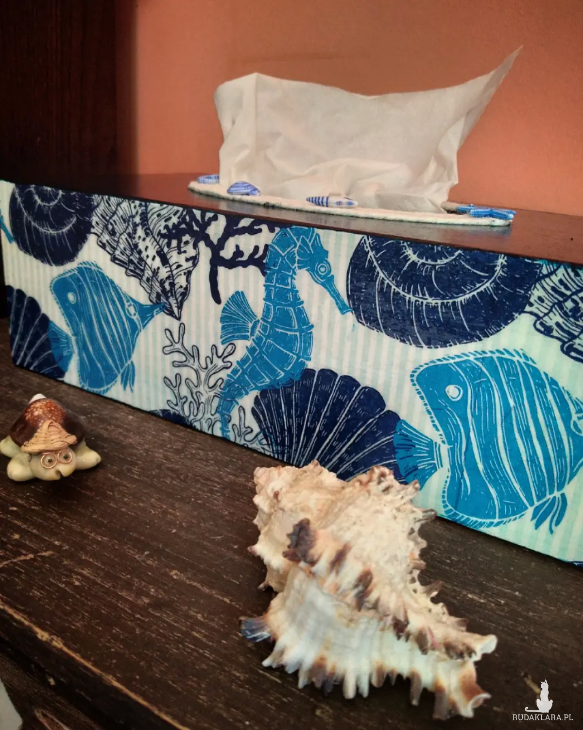 Drewniany chustecznik Magia Oceanu ocean ryby rybki muszle podwodny świat decoupage kolor niebieski