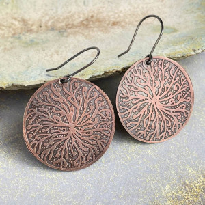 Miedziane kolczyki z roślinnym wzorem c1082