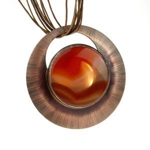 Miedziany naszyjnik z rudym agatem c607