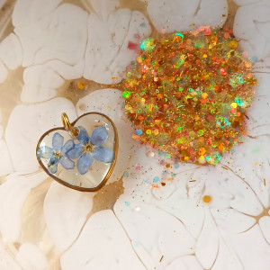 Serce naszyjnik niezapominajka kwiat niebieski żywica