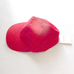 nowa czapeczka z daszkiem, czerwona czapeczka z daszkiem, czapka z daszkiem, bawełniana czapka w czerwonym kolorze