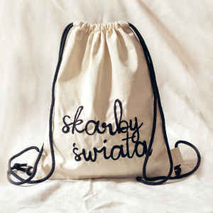 Haftowany workoplecak skarby świata z surowej bawełny