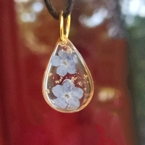 Naszyjnik z niezapominajką prezent rękodzieło niezapominajka w żywicy