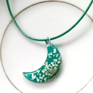 Butelkowa zieleń księżyc zawieszka łańcuszek kwiaty kwiat żywica prezent łezka serce zawieszka zieleń