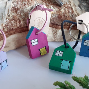 Brelok  zawieszka , domki drewniane, 4szt .