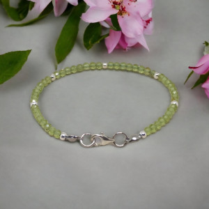 Subtelna bransoletka ze szlifowanych Peridotów i srebra p.925