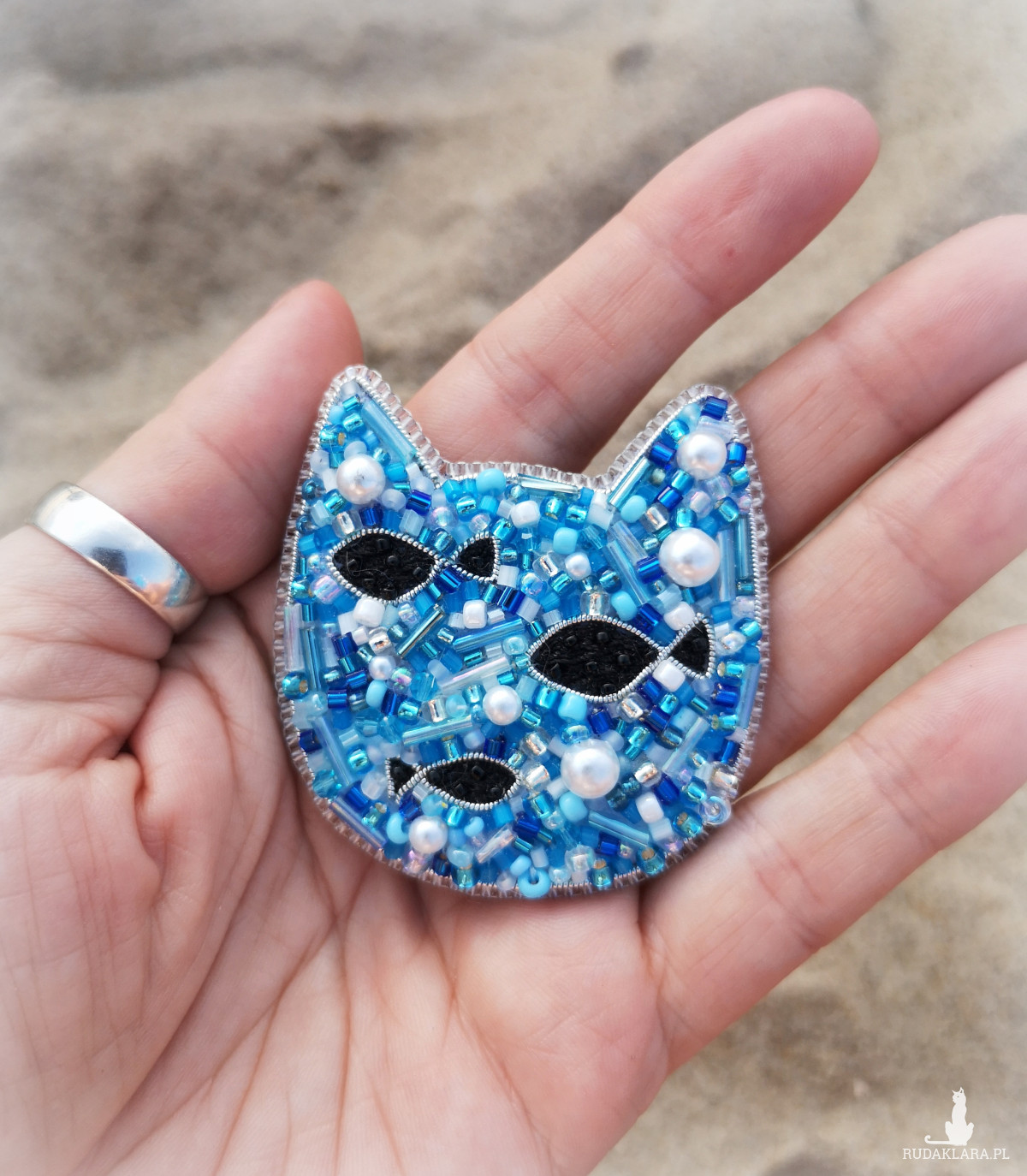 Broszka niebieski kot