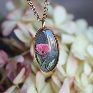 Złota zawieszka złoty wisiorek naszyjnik żywica z żywicy kwiaty z kwiatami jajowata retro naturalna czarna różowe kwiaty grafitowa