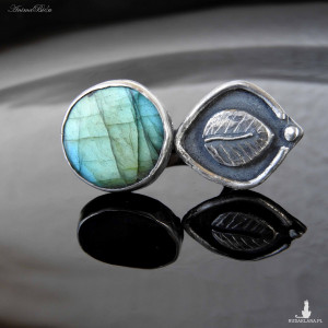 Pierścionek srebrny z labradorytem roz.14 otwarty