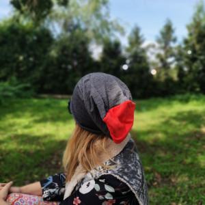 Czapka czarwono szara na podszewce