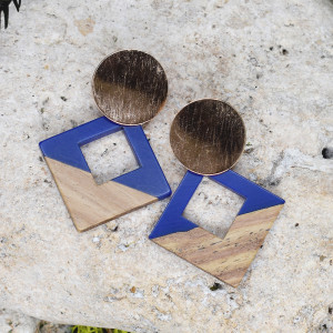 Drewniane wiszące kolczyki z żywicą #95