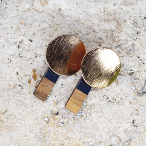 Drewniane wiszące kolczyki z żywicą #97