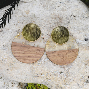 Drewniane wiszące kolczyki z żywicą #114