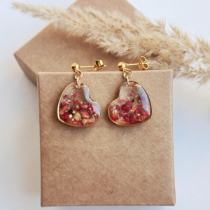 Kolczyki z żywicy serca z płatkami róży