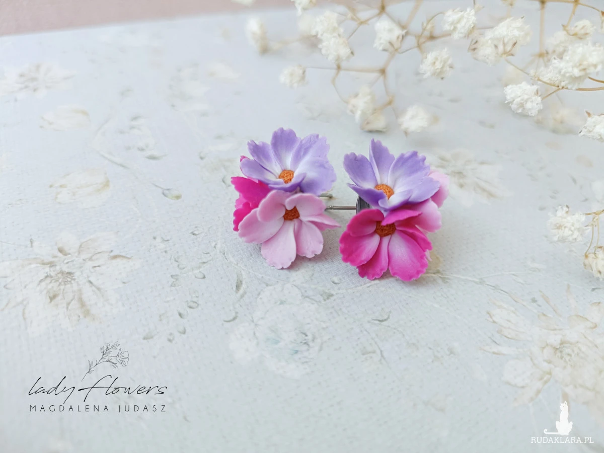 Kolczyki z kwiatami kosmosu