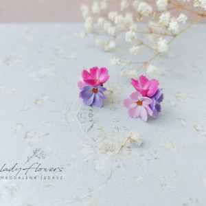 Kolczyki z kwiatami kosmosu