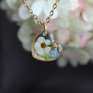 Złota zawieszka złoty wisiorek kwiat naszyjnik żywica z żywicy kwiaty serce serduszko tawuła tawułą