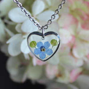 Srebrna zawieszka srebrny wisiorek kwiat naszyjnik żywica z żywicy kwiaty serce serduszko niezapominajki z niezapominajkami niezapominajką