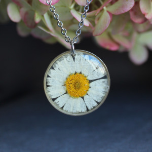 Srebrna zawieszka srebrny wisiorek naszyjnik żywica z żywicy kwiaty z kwiatami retro naturalna dziewczęca kobieca stokrotka stokrotką