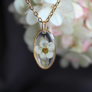 Złota zawieszka złoty wisiorek naszyjnik żywica z żywicy kwiaty z kwiatami jajowata retro naturalna delikatna dziewczęca kobieca