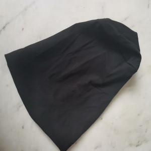 czapka czarna przylegająca codzienna