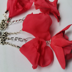 Kolczyki długie lekkie kwiaty czerwone