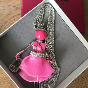 Zakładka do książki z różową laleczką