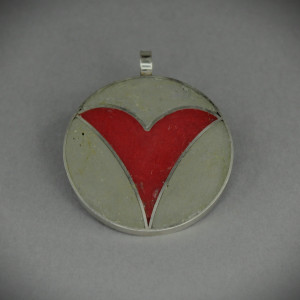 Abstrakcja II , naszyjnik z nowego srebra i żywicy.