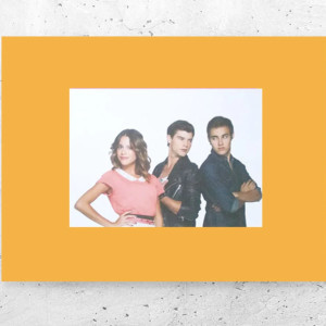 małe plakaty z filmów, Violetta plakat A4, fajne plakaty dla nastolatki, plakaty z aktorami z Violetty, filmowe plakaty, Violetta poster, plakat z Violettą i chłopakami, serialowe plakaty