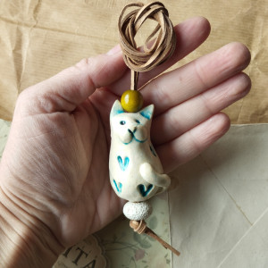 Wisior kotek w serduszka