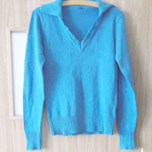 niebieski sweter, niebieska bluzka, błękitny sweter, błękitna bluzka, granatowy sweter, granatowa bluzka, sweter z dekoltem V, v dekolt bluzka długi rękaw, swetrowa bluza