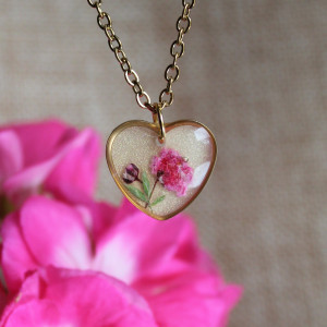 Złota zawieszka złoty wisiorek kwiat naszyjnik żywica z żywicy suszone kwiaty dziewczęcy kobiecy brokatowy serce serduszko