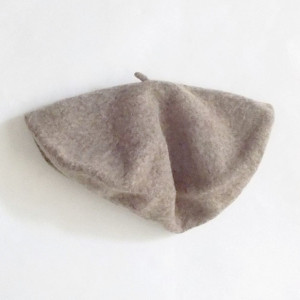 brązowy beret, vintage beret z filcu, filcowy beret, ciemnobeżowy beret, kawowa czapka, brązowa czapka