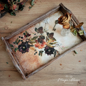 Drewniana taca z motywem kwiatowym *1