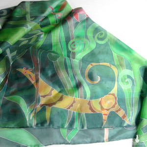 Jedwabna duża chusta ręcznie malowana Zielona Roślinna ze Zwierzem