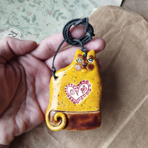 Kot z koronkowym sercem