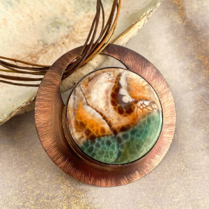 Miedziany naszyjnik z kontrastowym agatem c1180