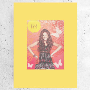 filmowe plakaty do domu, nowy plakat z filmu Violetta, plakat z Candelaria Molfese, plakat z Camilą, Violetta plakat na ścianę, Camila plakat z serialu Violetta, Candelaria Molfese poster A4