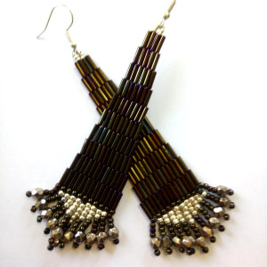 Długie brązowe kolczyki z kryształkami