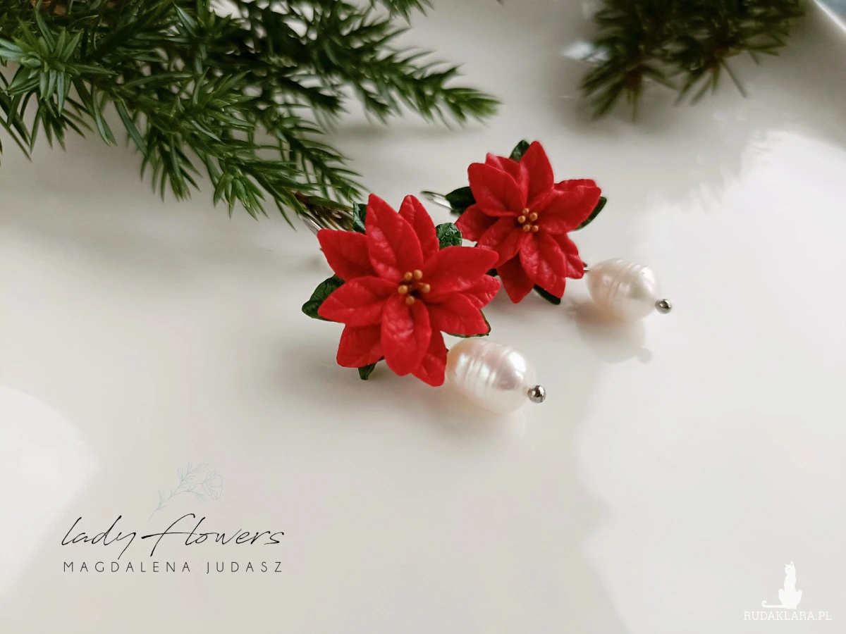 Kolczyki z czerwoną piosencją