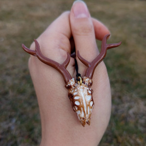 naszyjnik czaszka leszego ręcznie rzeźbiony, idealny na prezent, wiedźmin