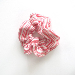 biało czerwone scrunchie, czerwona ozdoba do włosów, scrunchie w paski, bawełniana gumka do włosów, czerwona gumka do włosów, czerwone skrunczi,, skranczi, scrunczi