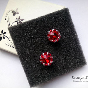 Kolczyki z kryształkami Swarovskiego, czerwone