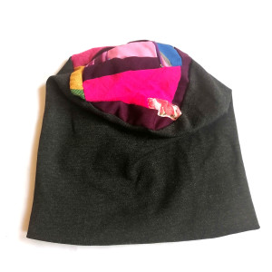 Czapka czarna góra kolorowa