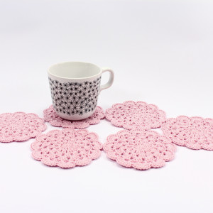 Podkładki pod kubki na stól szydełkowe jasnoróżowe