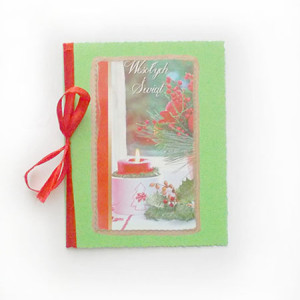 zielona kartka na Boże Narodzenie, świąteczna kartka zielono czerwona, Boże Narodzenie kartki, kartki z okazji świąt Bożego Narodzenia, bożonarodzeniowe kartki, świąteczna kartka ze stroikiem