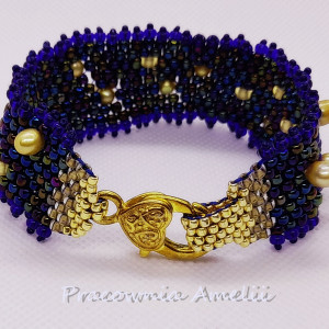 perły z dużym karabińczykiem