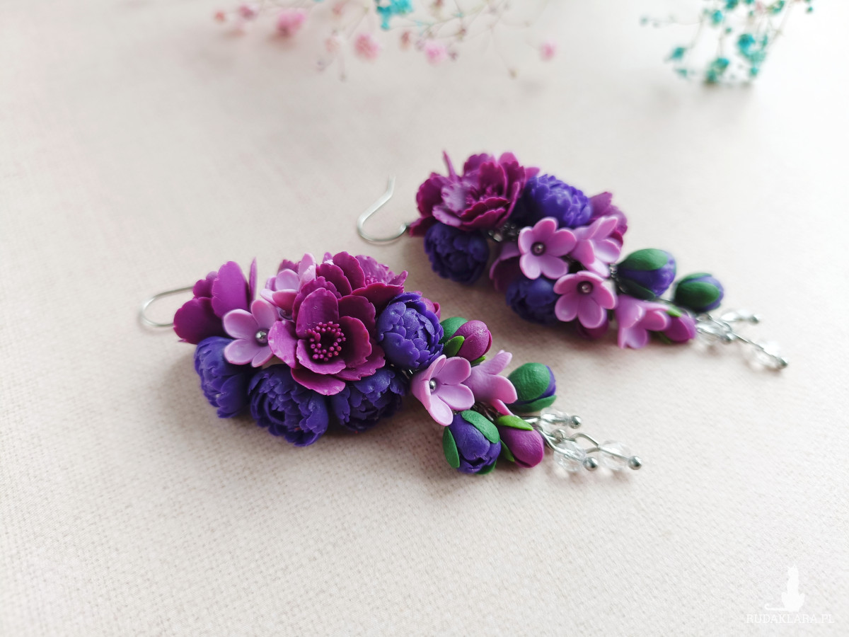 Kolczyki z fioletowymi kwiatami