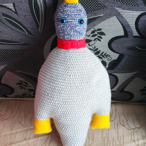 15. gąska, gęś, kaczka; przytulanka, maskotka wykonana na szydełku