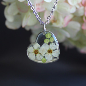 Srebrna zawieszka srebrny wisiorek kwiat naszyjnik żywica z żywicy kwiaty serce serduszko tawuła tawułą
